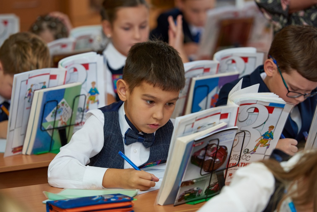 Проект «Дети здесь» поможет обучить русскому языку детей из семей мигрантов.